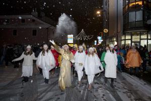 022 Pozdrav zimi in praznik luči Foto atelje Postojnatext